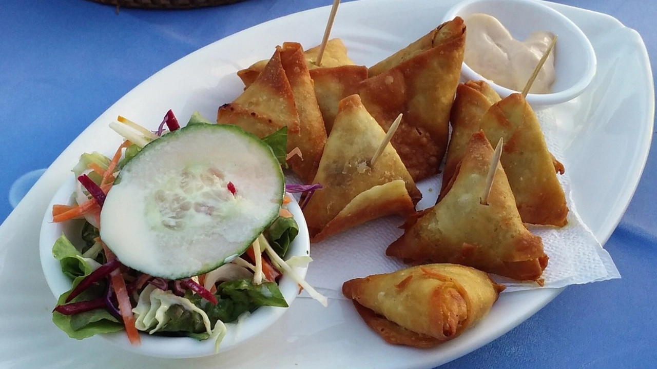 Samosa Business Ideas : సమోసా బిజినెస్ సీక్రెట్ ఇదే.. పెడితే ఇలాంటి బిజినెస్ చేయాలి.. తక్కువ పెట్టుబడి.. లక్షల్లో ఆదాయం..! Making Samosa Business Ideas with Low Investment